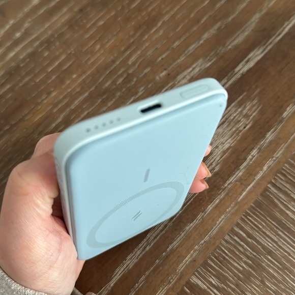 COPY - Portable phone charger - Picture 3 of 4